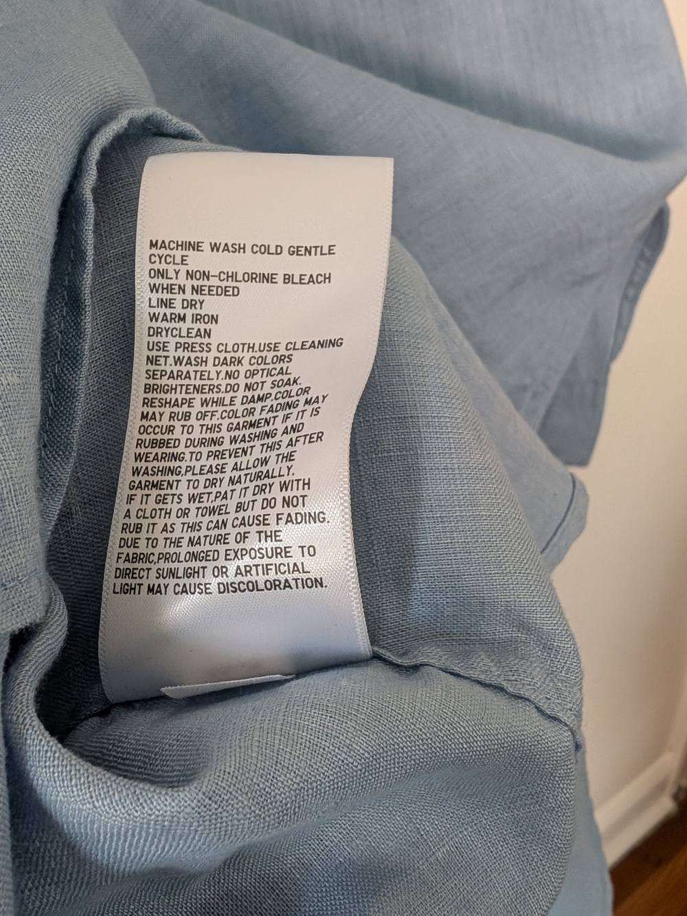 Uniqlo Pale Blue Women's Button-Down Dress Shirt - Picture 12 of 12